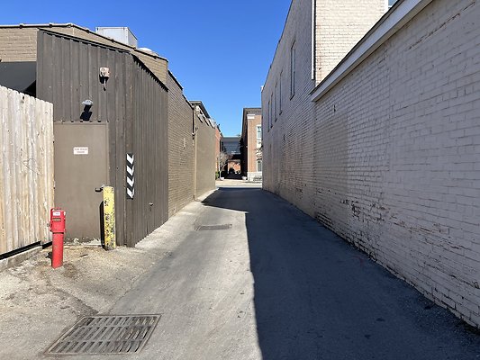 BETWEEN 4TH AVE S AND 5TH AVE S